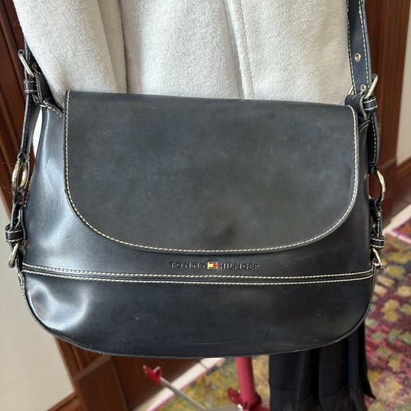 Tommy Hilfiger leather extra smooth Crossbody bag  navy blue/white stitching EUC - Picture 1 of 17